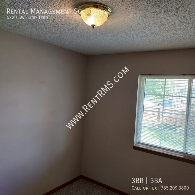 Building Photo - 4220 SW 33rd Terrace