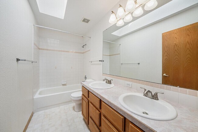 Building Photo - 2913 Ninebark Dr