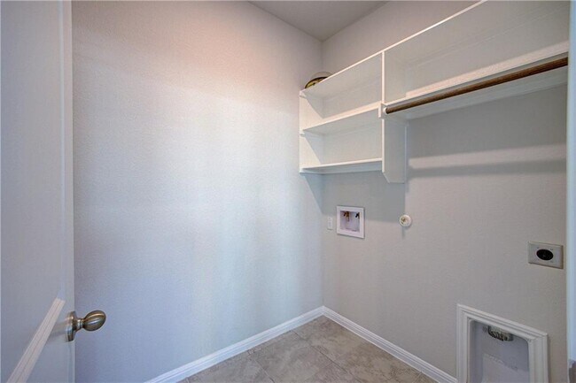Building Photo - 128 Serpens St