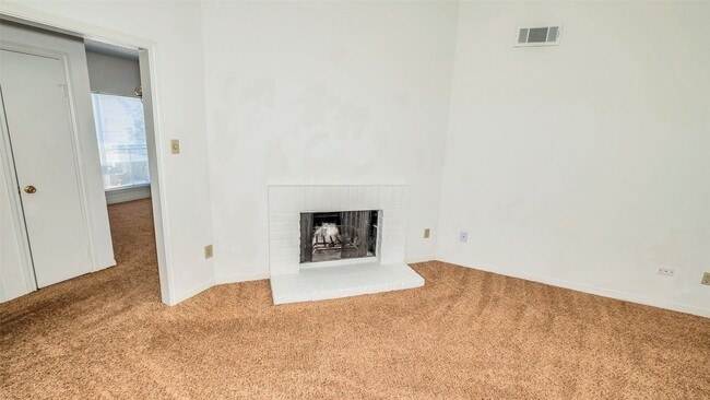 Building Photo - 10102 Waterstone Dr