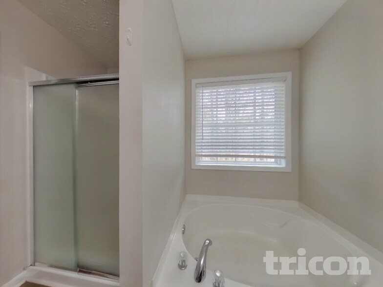 Building Photo - 4003 Riverside Pkwy