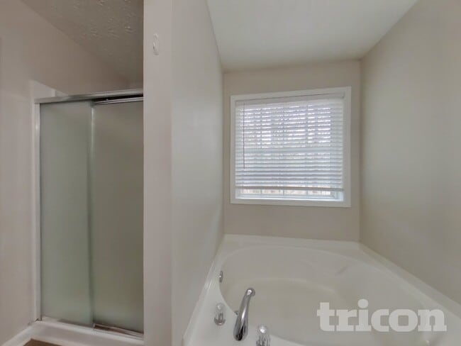 Building Photo - 4003 Riverside Pkwy