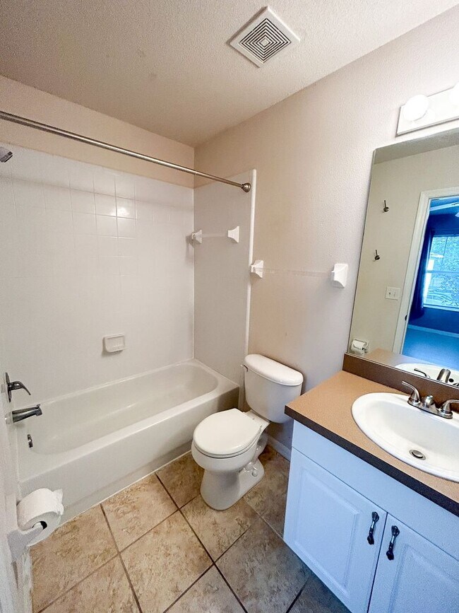 Building Photo - Hailey Gardens #125