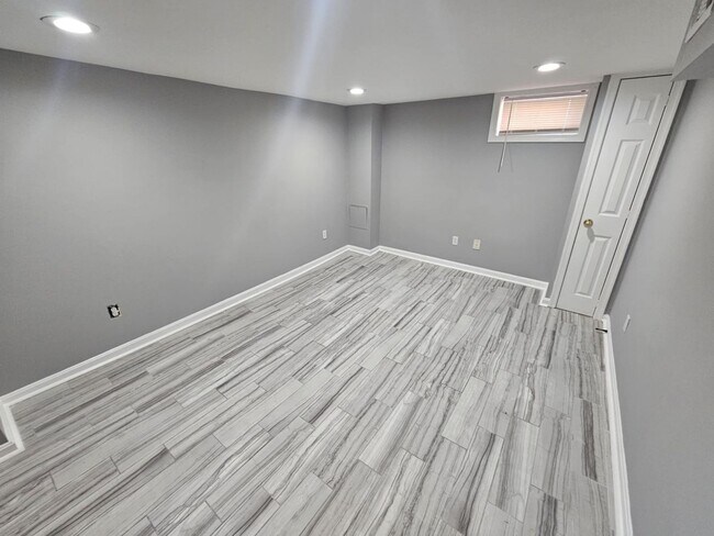 Building Photo - 3 Bedroom 2 bathroom Townhouse in Pigtown