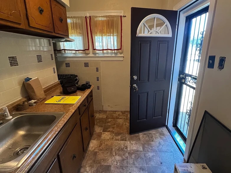 Building Photo - 1636 E Duval St