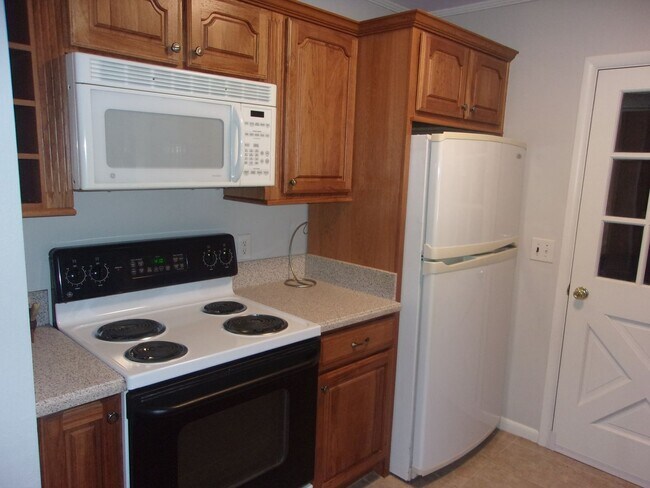 Building Photo - Island House-Close to Everything! Fully Furnished!