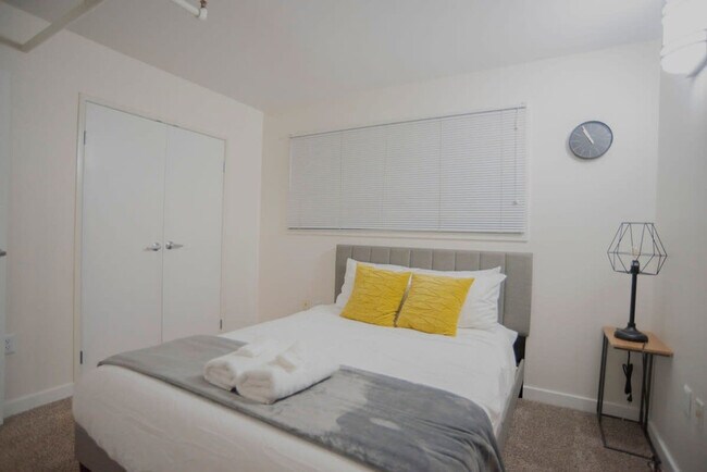 Building Photo - 125 W Market St