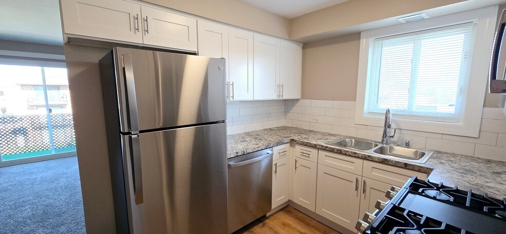 Building Photo - 9700 S Karlov Ave