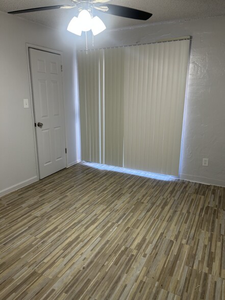 Building Photo - 1940 W University Dr