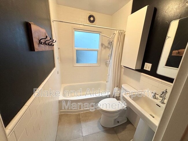 Building Photo - 7336 N Central St