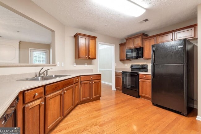 Building Photo - 2020 Briar Creek Ct NE