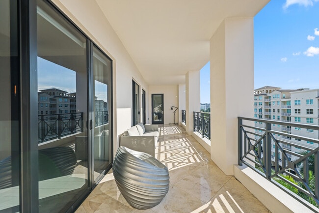 Building Photo - 200 E Palmetto Park Rd