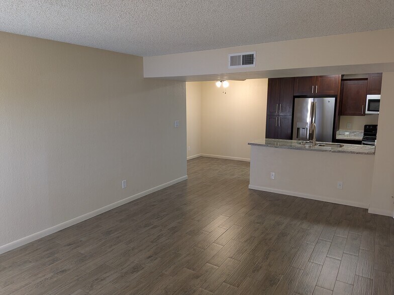 Building Photo - 2938 N 61st Pl Unit 135