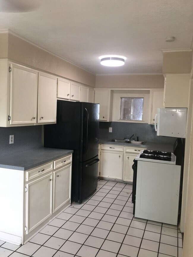 Building Photo - Beautiful Two Story in Prime Location!