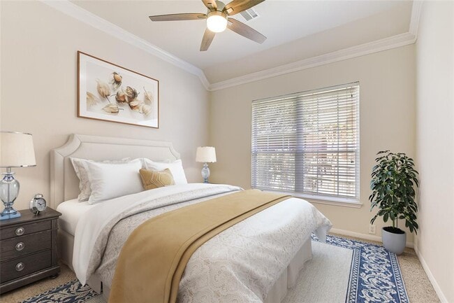 Building Photo - 10030 Estancia Ln