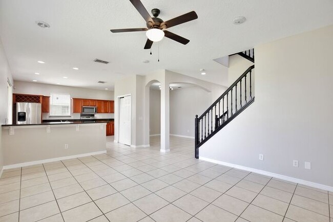 Building Photo - Gorgeous 4/2.5 Home with a 2 Car Garage Lo...