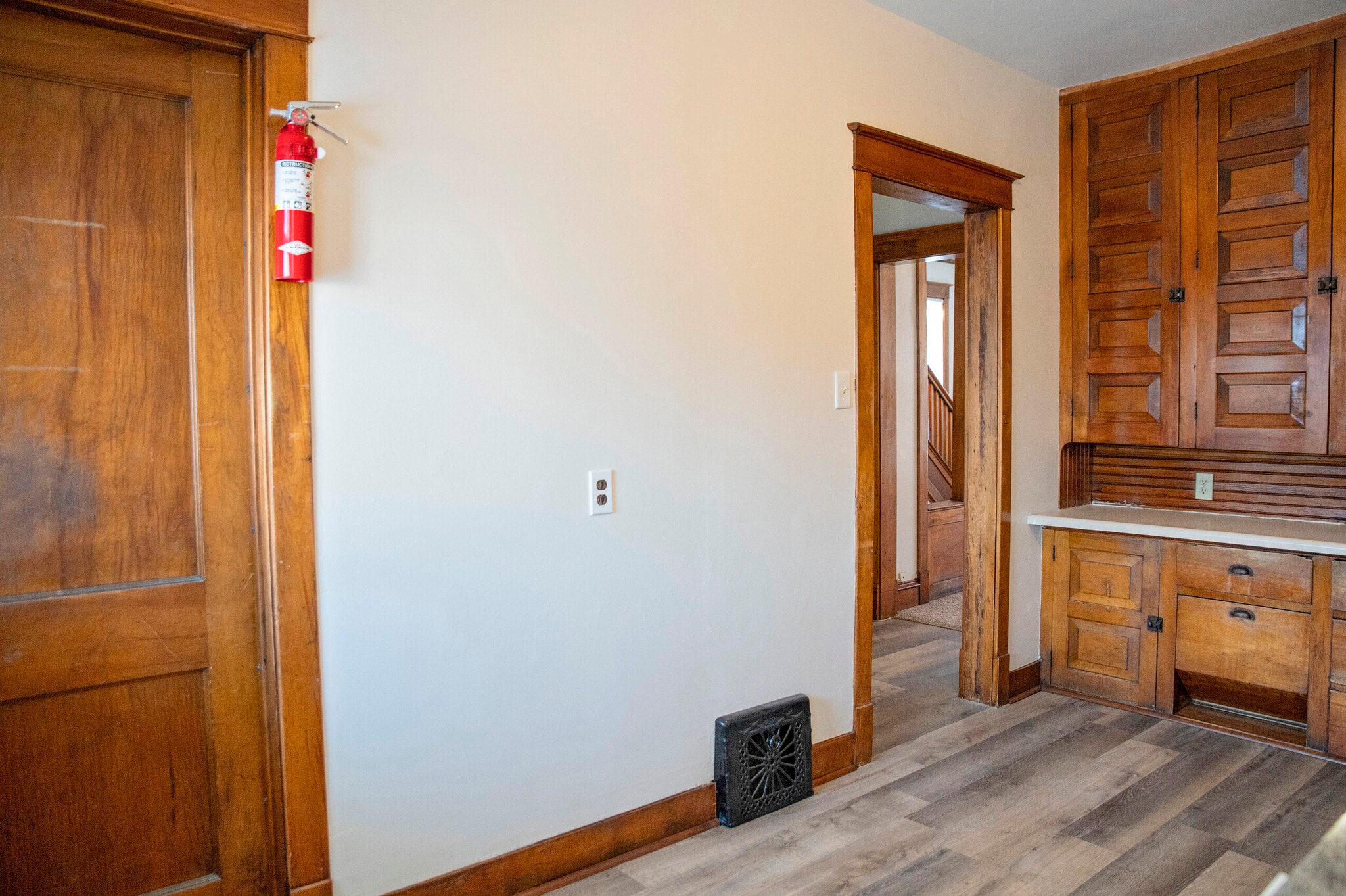 Building Photo - 609 5th Ave