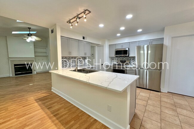 Building Photo - Niceville Renovated 3/2