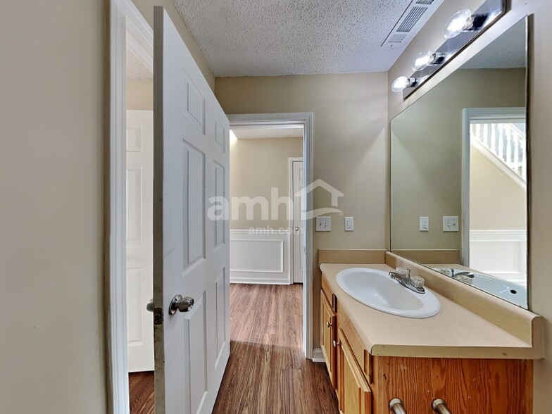 Building Photo - 1813 Tulip Petal Rd