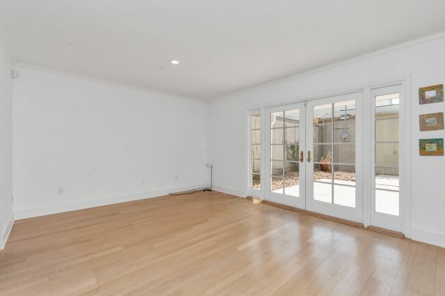 Building Photo - 3934 Roseland St