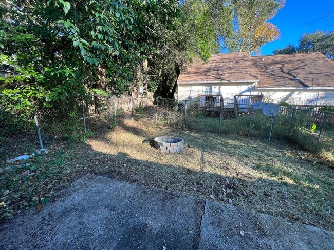 Building Photo - Cute 2 bedroom 2 bathroom townhome close t...