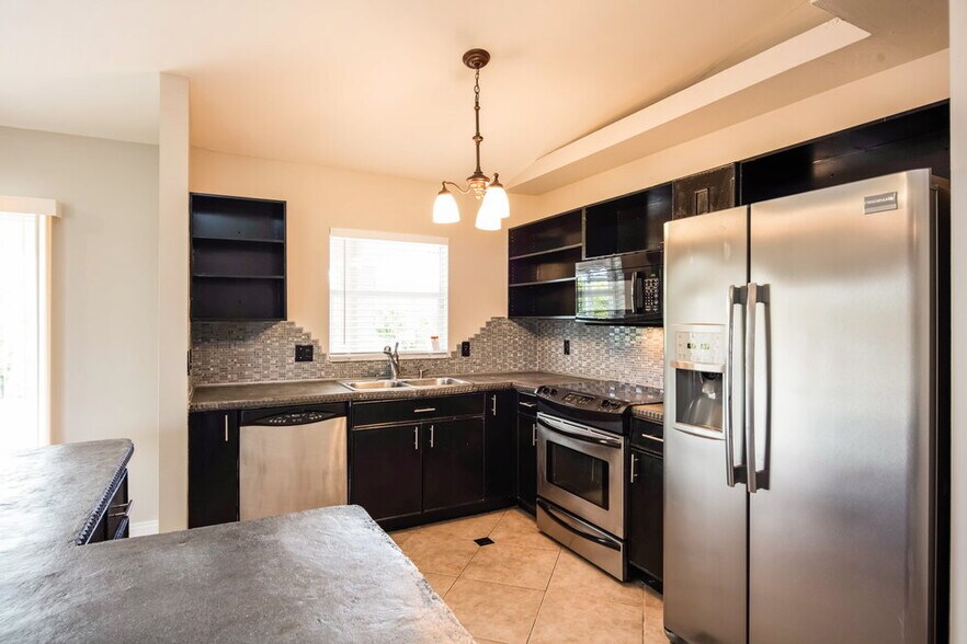 Building Photo - 811 SW 14th Pl