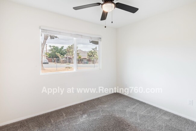 Building Photo - Updated 3 Bed 2 Bath Home Centrally Located!!