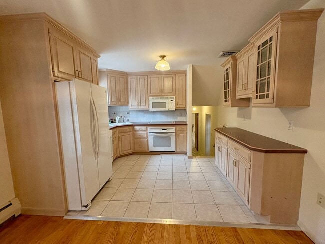 Building Photo - 3 Bedroom 1.5 Bathroom in Harrisburg -Cent...