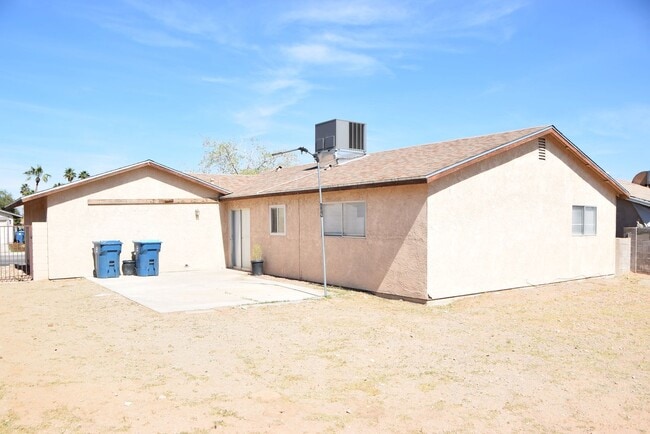 Building Photo - Great 3bed/2bath Home in Spring Valley