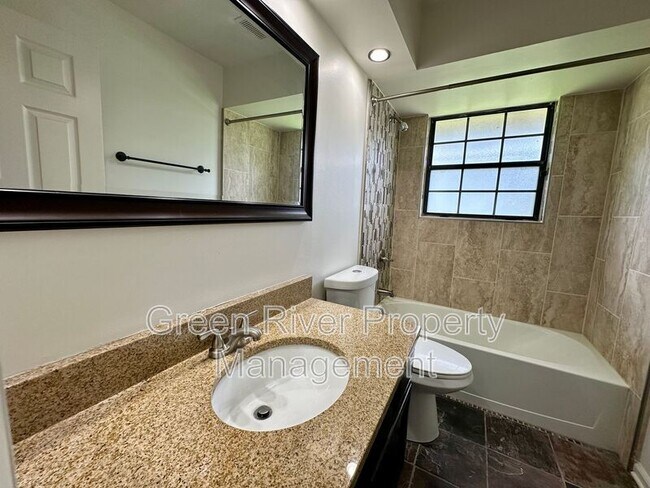 Building Photo - 3288 Deerfield Pointe Dr