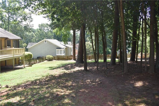 Building Photo - 2811 Pine Cone Ln