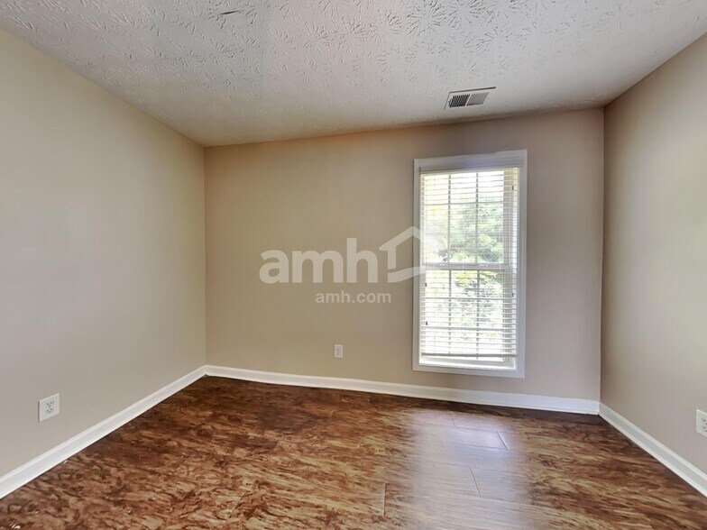 Building Photo - 70 Maxton Ave