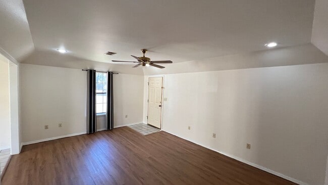 Building Photo - 803 E N St