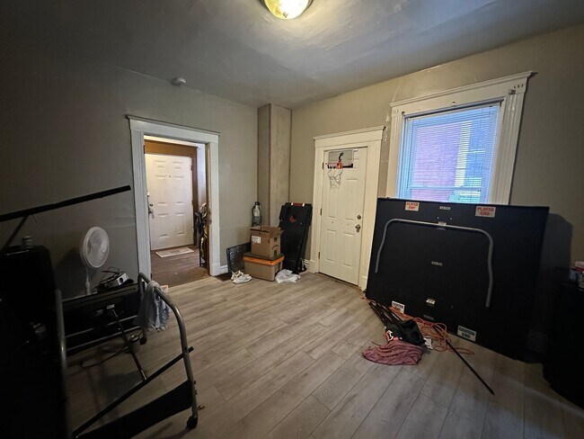 Building Photo - 2661 Bellevue Ave