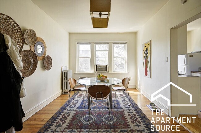 Building Photo - 1104 N Hoyne Ave