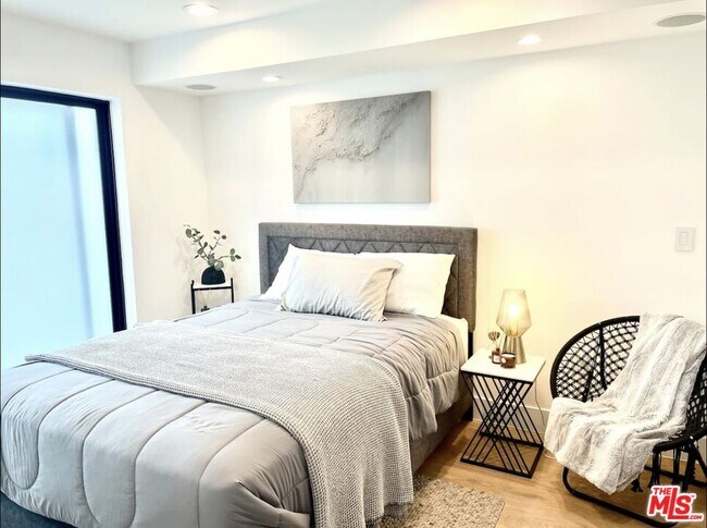 Building Photo - 11326 Victory Blvd