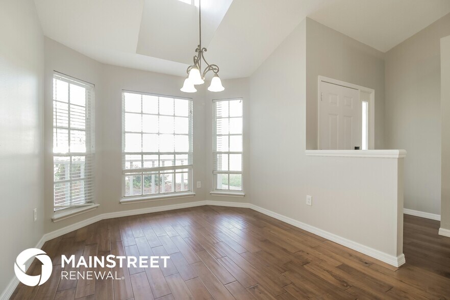 Building Photo - 1048 Spring Loop Way