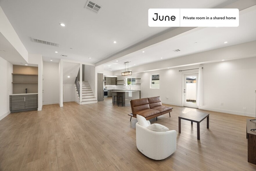 Building Photo - Room in Shared 4 bed/4 bath home