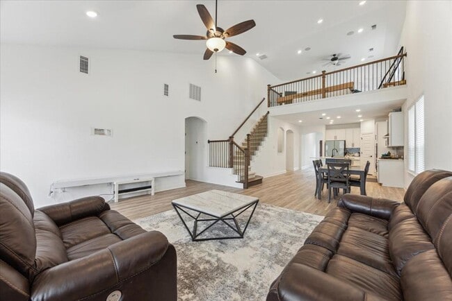 Building Photo - Fabulous home in Leander's Horizon Lake Community!