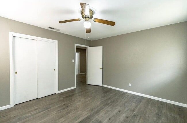Building Photo - Spacious 4 bedroom 2 bathroom close to Texas Tech!