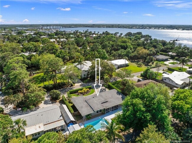 Building Photo - 530 S Manor Dr