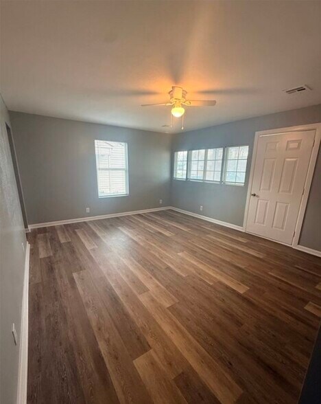 Building Photo - 5318 W 12th St