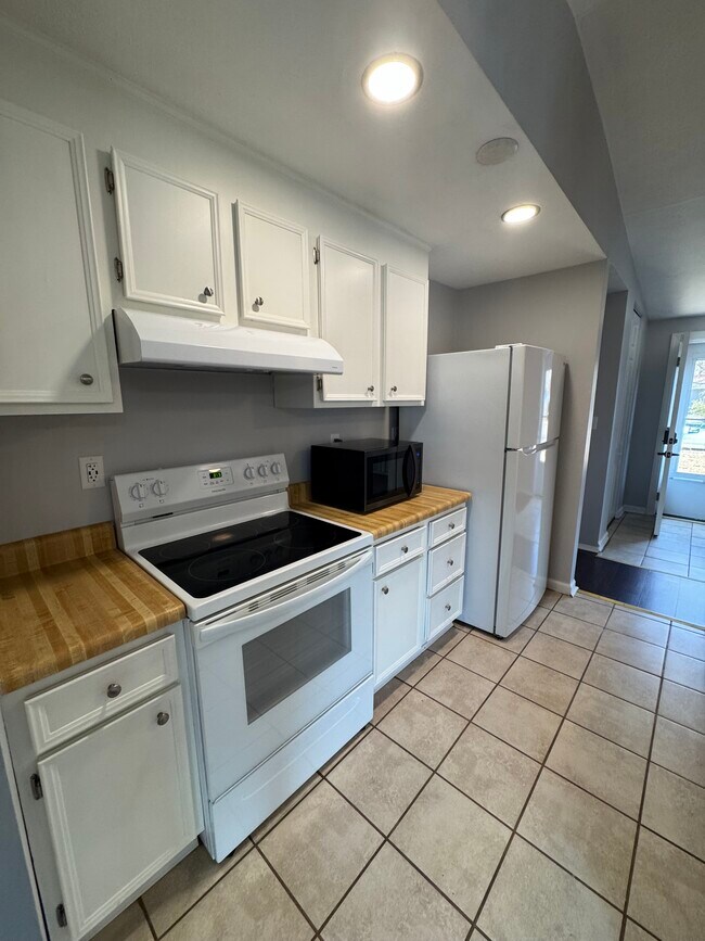 Building Photo - 261 Windsor Castle Dr