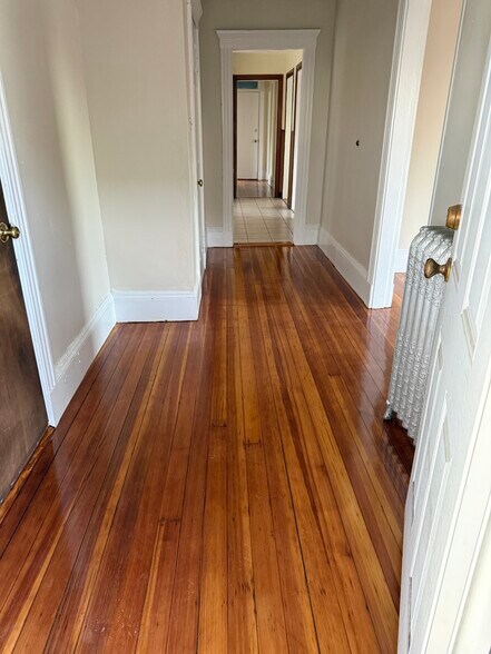 Building Photo - 592 Salem St