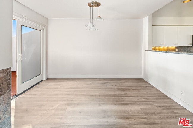 Building Photo - 4297 Carpinteria Ave