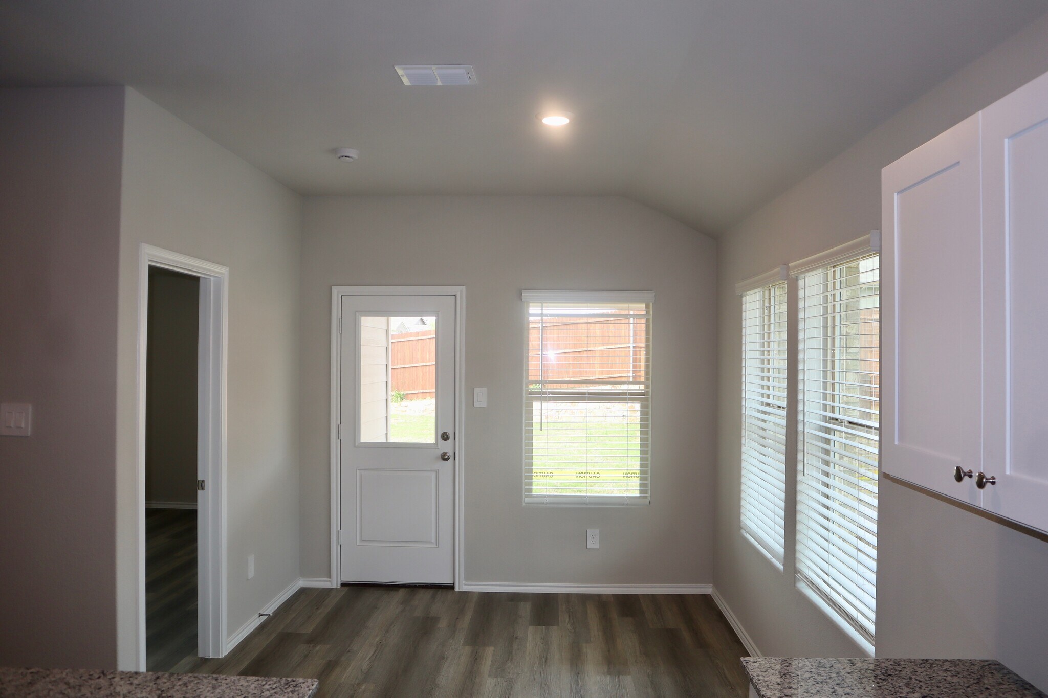 Building Photo - 5552 Rollins Dr