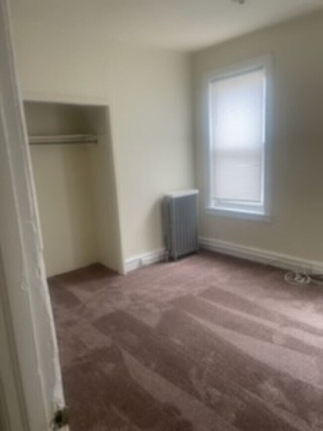 Building Photo - Come see this beauty today