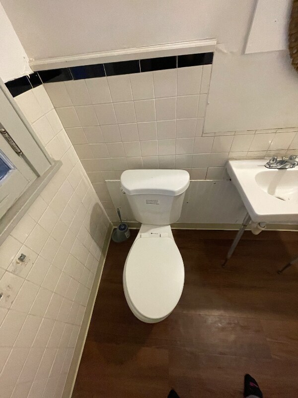 Building Photo - 620 Lincoln Way W