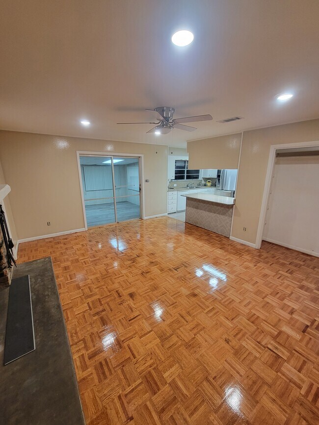 Family room looking south - 722 Revere Ave