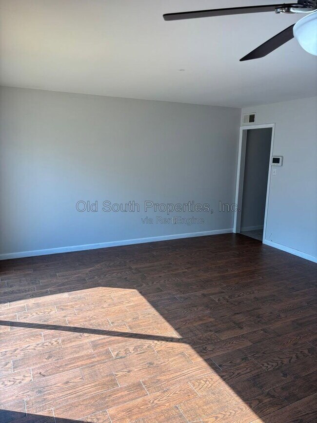 Building Photo - 8410 Williamsburg Cir